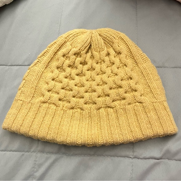 Patagonia Coastal Cable Beanie Cozy Color: Beeswax Tan NWOT - Picture 4 of 6